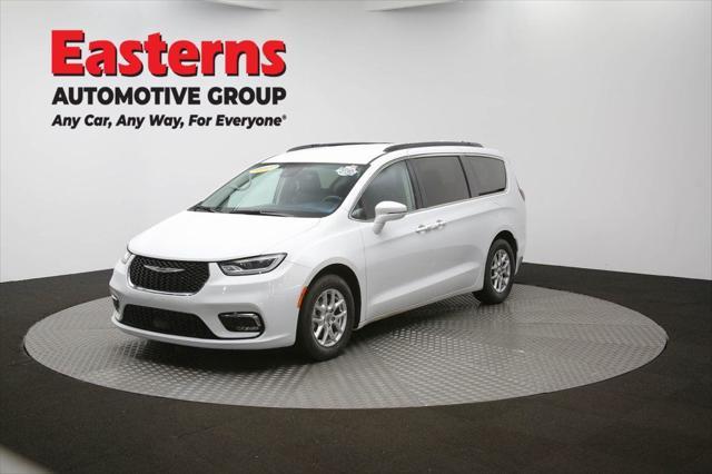 Photo of 2022 Bright White Clearcoat Chrysler Pacifica