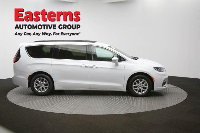 Photo of 2022 Bright White Clearcoat Chrysler Pacifica