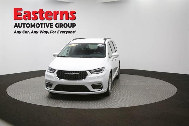 Photo of 2022 Bright White Clearcoat Chrysler Pacifica