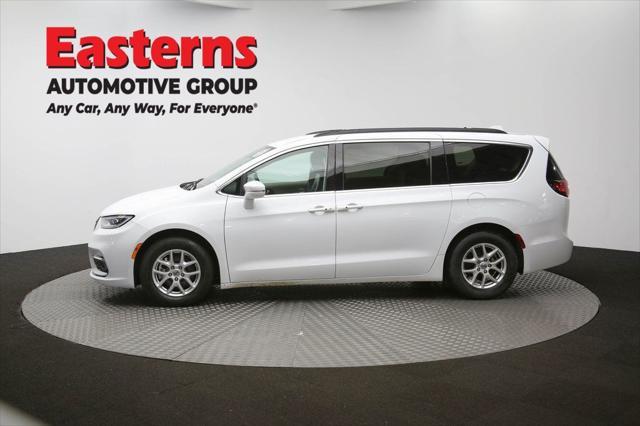 Photo of 2022 Bright White Clearcoat Chrysler Pacifica