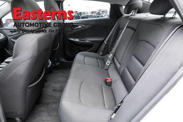 Photo of 2022 Silver Ice Metallic Chevrolet Malibu