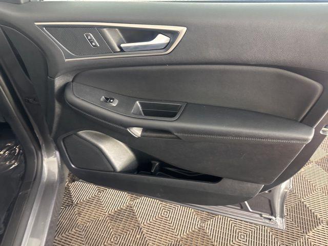 Photo of 2024 Carbonized Gray Metallic Ford Edge