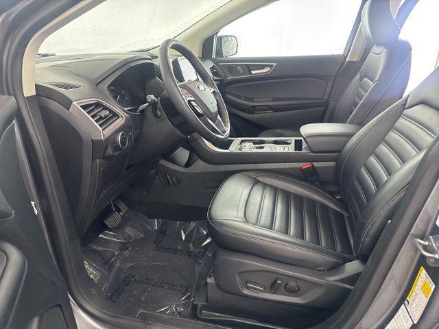 Photo of 2024 Carbonized Gray Metallic Ford Edge