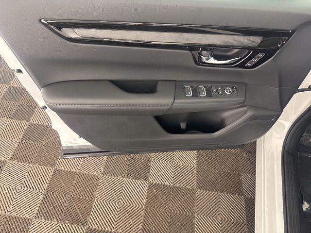 Photo of 2025 Platinum White Pearl Honda CR-V