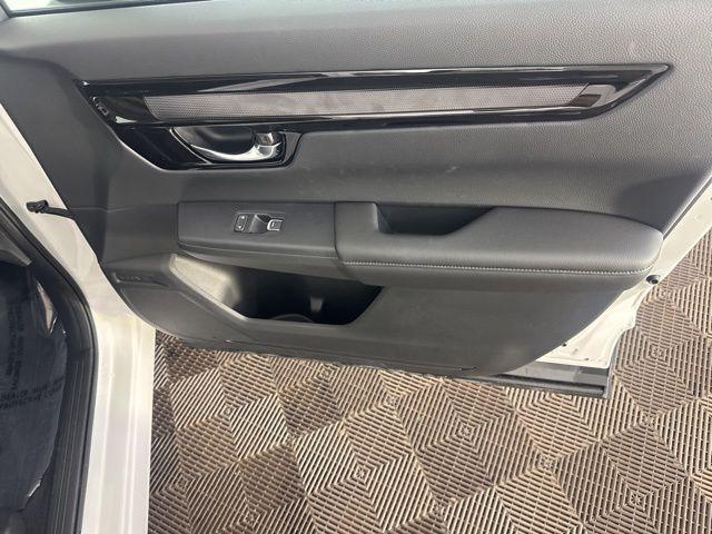 Photo of 2025 Platinum White Pearl Honda CR-V