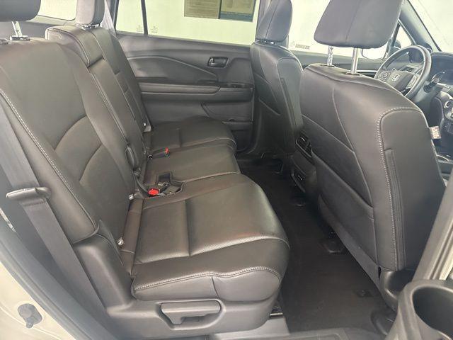 Photo of 2024 Platinum White Pearl Honda Passport