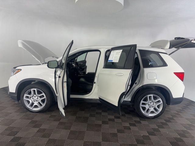 Photo of 2024 Platinum White Pearl Honda Passport