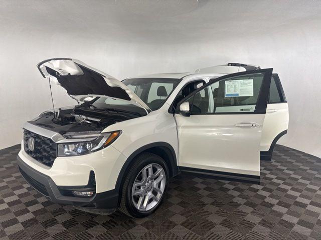 Photo of 2024 Platinum White Pearl Honda Passport