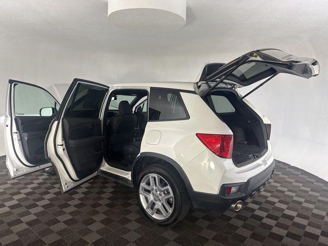 Photo of 2024 Platinum White Pearl Honda Passport