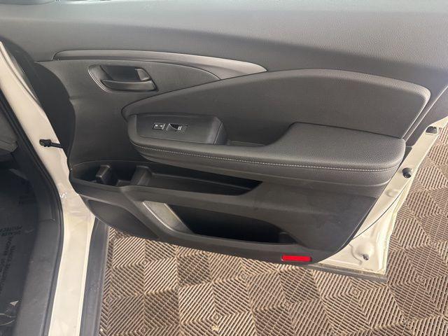 Photo of 2024 Platinum White Pearl Honda Passport