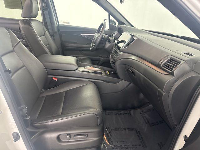 Photo of 2024 Platinum White Pearl Honda Passport