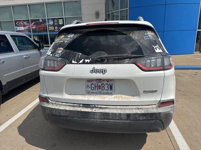 Photo of 2019 Bright White Clearcoat Jeep Cherokee