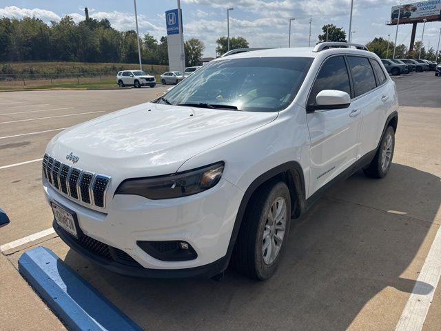 Photo of 2019 Bright White Clearcoat Jeep Cherokee