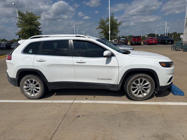Photo of 2019 Bright White Clearcoat Jeep Cherokee