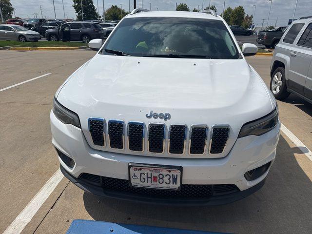 Photo of 2019 Bright White Clearcoat Jeep Cherokee