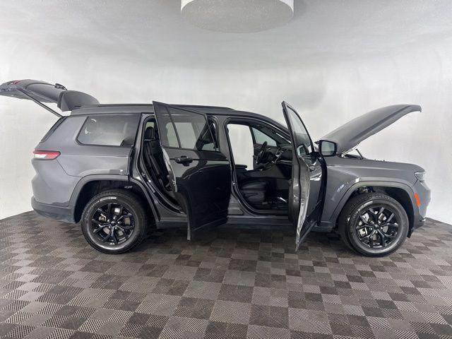Photo of 2024 Baltic Gray Metallic Clearcoat Jeep Grand Cherokee L
