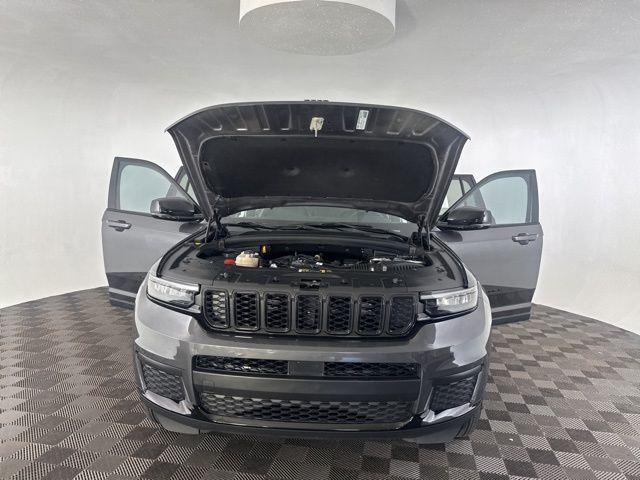 Photo of 2024 Baltic Gray Metallic Clearcoat Jeep Grand Cherokee L