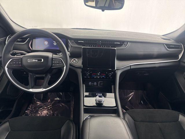 Photo of 2024 Baltic Gray Metallic Clearcoat Jeep Grand Cherokee L