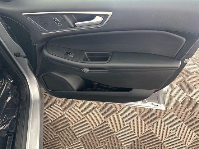 Photo of 2024 Iconic Silver Metallic Ford Edge