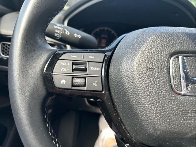 Photo of 2025 Platinum White Pearl Honda Civic