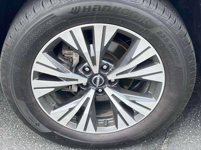 Photo of 2023 Super Black Nissan Rogue