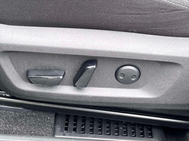 Photo of 2023 Super Black Nissan Rogue