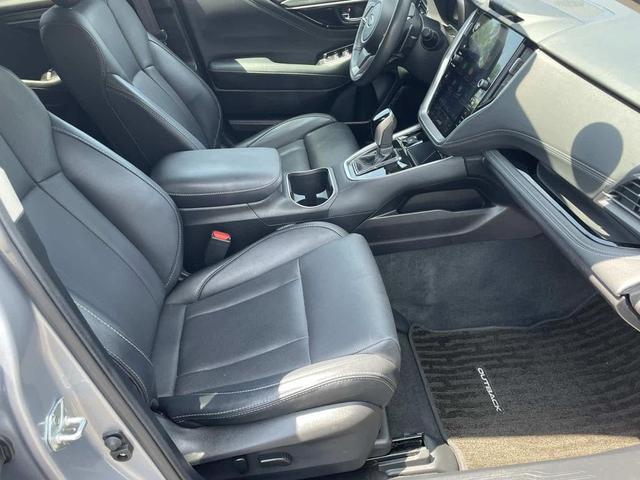 Photo of 2023 Ice Silver Metallic Subaru Outback