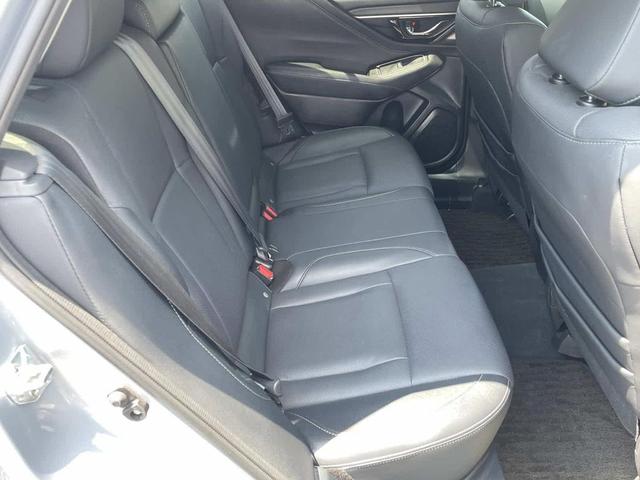 Photo of 2023 Ice Silver Metallic Subaru Outback