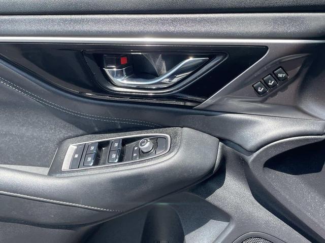 Photo of 2023 Ice Silver Metallic Subaru Outback