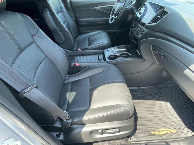 Photo of 2022 Lunar Silver Metallic Honda Passport