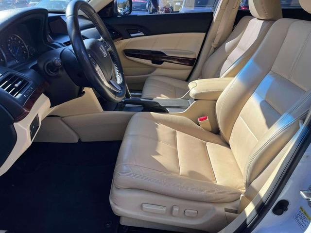 Photo of 2010 White Diamond Pearl Honda Accord Crosstour