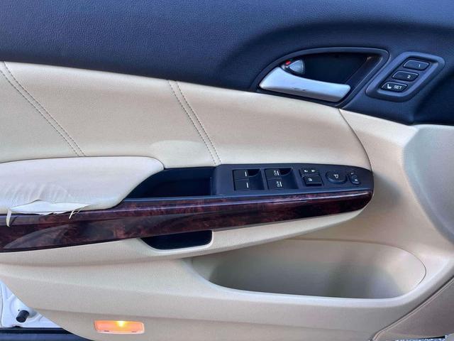 Photo of 2010 White Diamond Pearl Honda Accord Crosstour