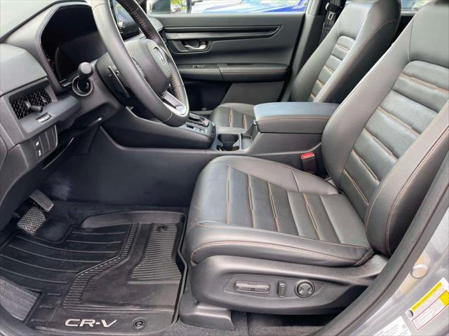 Photo of 2024 Lunar Silver Metallic Honda CR-V Hybrid