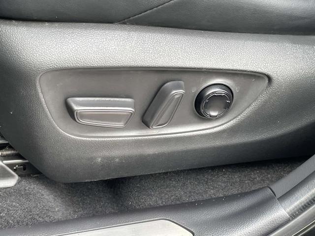 Photo of 2021 Celestial Black Toyota Venza