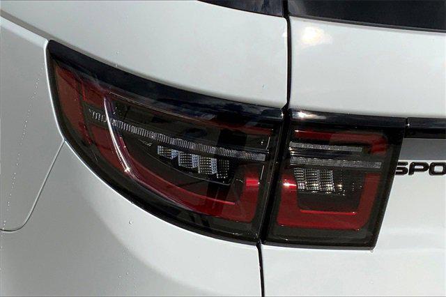 Photo of 2025 Fuji White Land Rover Discovery Sport