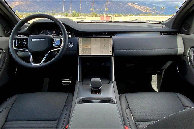 Photo of 2025 Fuji White Land Rover Discovery Sport