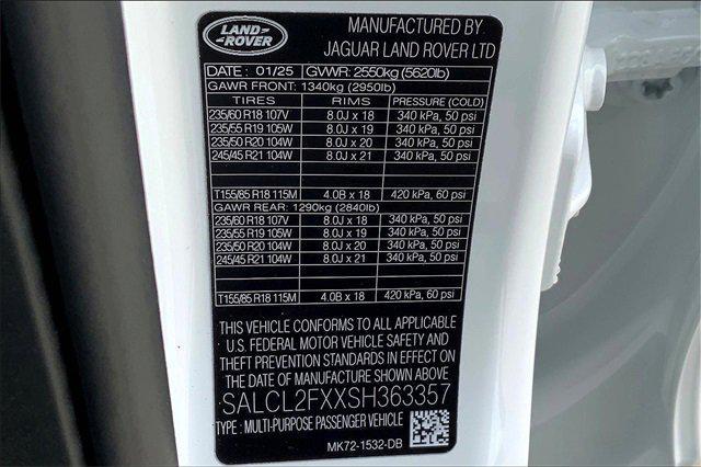 Photo of 2025 Fuji White Land Rover Discovery Sport