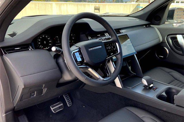 Photo of 2025 Fuji White Land Rover Discovery Sport