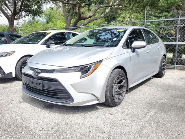Photo of 2025 Classic Silver Metallic Toyota Corolla