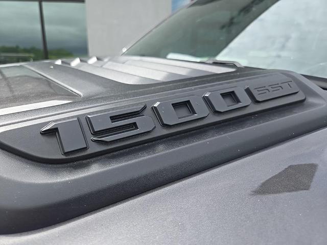 Photo of 2025 Granite Crystal Metallic Clearcoat RAM 1500