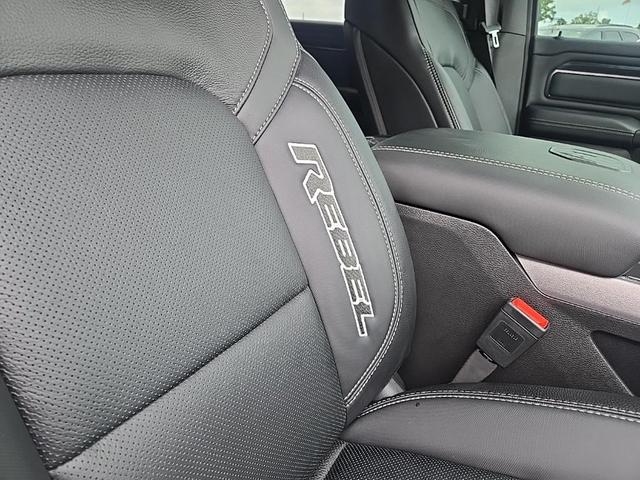 Photo of 2025 Granite Crystal Metallic Clearcoat RAM 1500