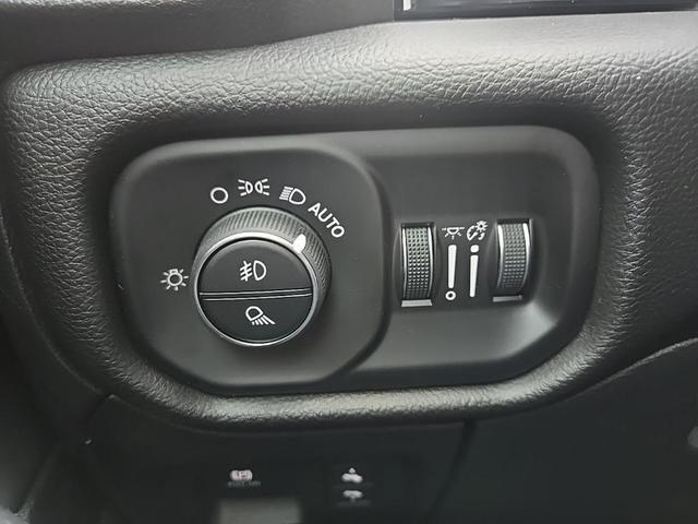 Photo of 2025 Granite Crystal Metallic Clearcoat RAM 1500