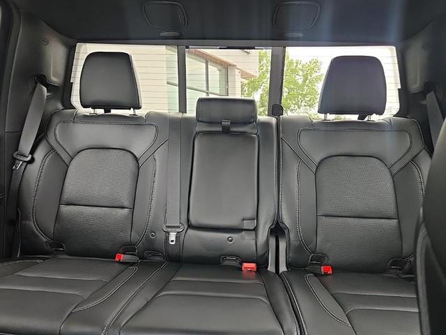 Photo of 2025 Granite Crystal Metallic Clearcoat RAM 1500