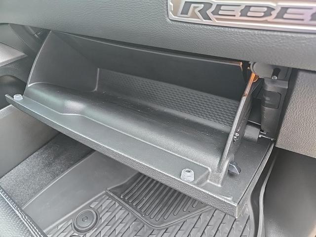 Photo of 2025 Granite Crystal Metallic Clearcoat RAM 1500