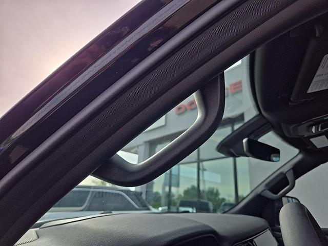 Photo of 2024 Diamond Black Crystal Pearlcoat Jeep Wagoneer L