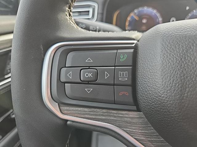 Photo of 2024 Diamond Black Crystal Pearlcoat Jeep Wagoneer L