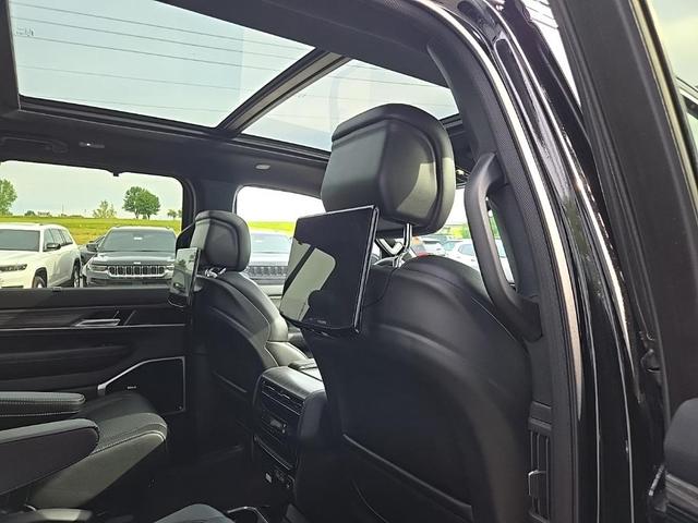 Photo of 2024 Diamond Black Crystal Pearlcoat Jeep Wagoneer L