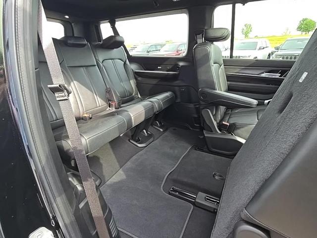 Photo of 2024 Diamond Black Crystal Pearlcoat Jeep Wagoneer L