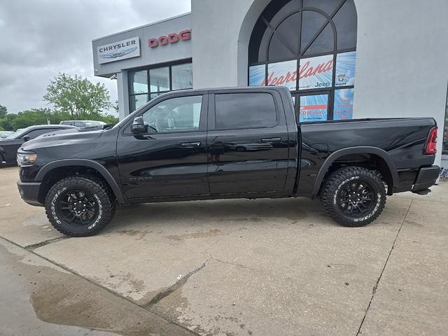 Photo of 2026 Diamond Black Crystal Pearl-Coat Exterior Paint RAM 1500