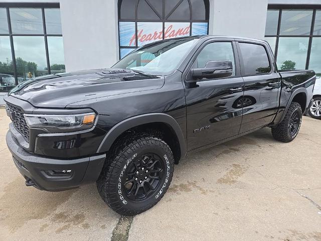 Photo of 2026 Diamond Black Crystal Pearl-Coat Exterior Paint RAM 1500
